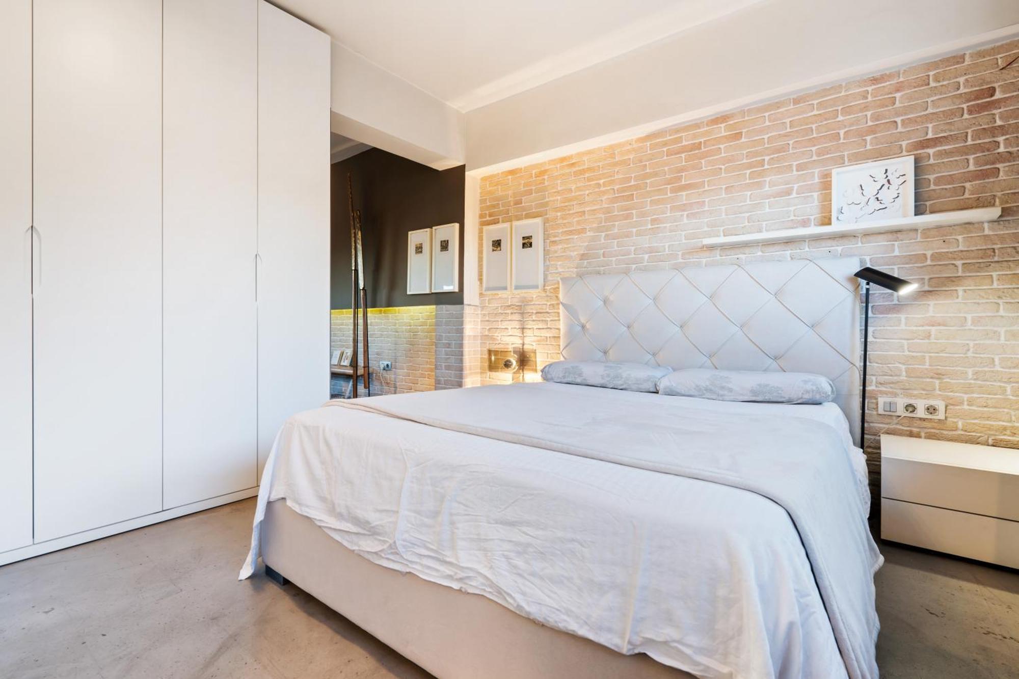 Bright Ferry Terminal & Ramblas Appartement *